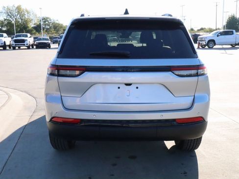 New 2025 Jeep Grand Cherokee Altitude image 22