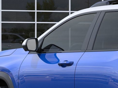 New 2025 Chevrolet Equinox ACTIV w/ Safety and Technology Package image 12