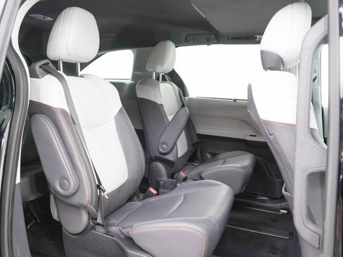 Used 2024 Toyota Sienna XSE FWD image 12