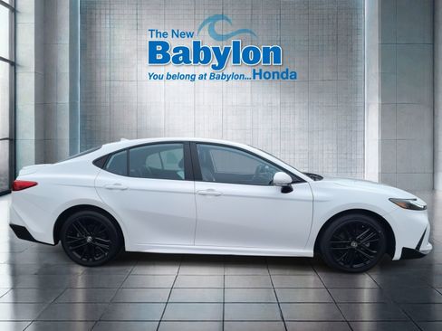 Used 2025 Toyota Camry LE image 5