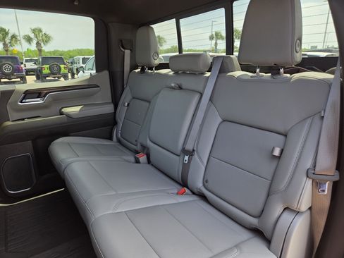 Used 2024 GMC Sierra 1500 SLT w/ SLT Premium Plus Package AWD/4WD image 23
