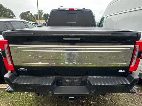 Used 2024 Ford F250 Platinum image 4