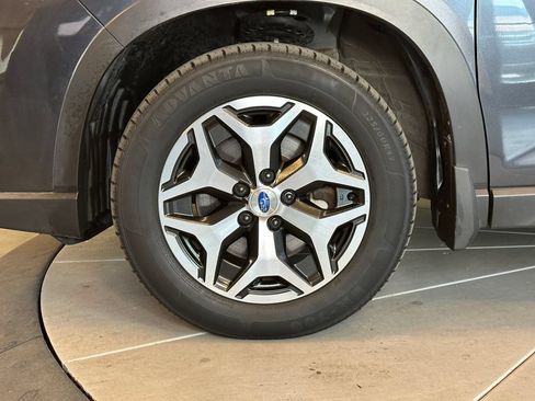 Used 2019 Subaru Forester Premium AWD/4WD image 25