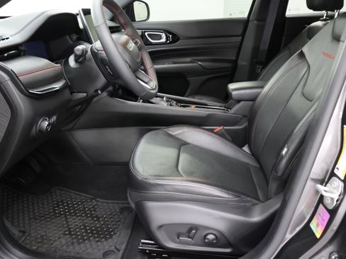 Used 2023 Jeep Compass Trailhawk w/ Trailhawk Elite Group image 8