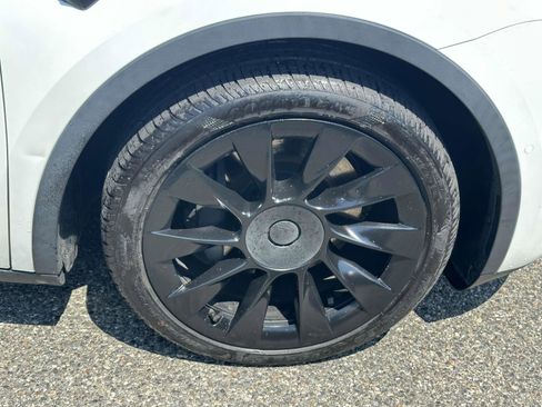 Used 2020 Tesla Model Y Long Range image 8