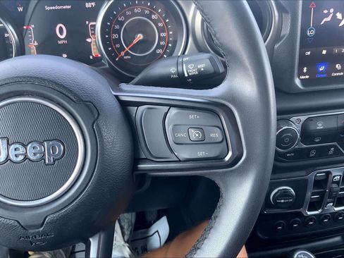 Used 2023 Jeep Gladiator Sport AWD/4WD image 25