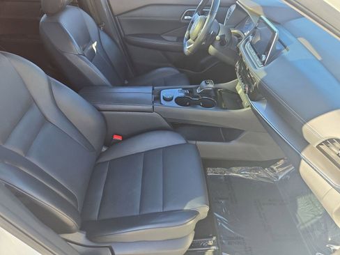 Used 2021 Nissan Rogue SV w/ Premium Package image 30