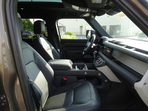 Certified 2024 Land Rover Defender 110 S AWD/4WD image 27
