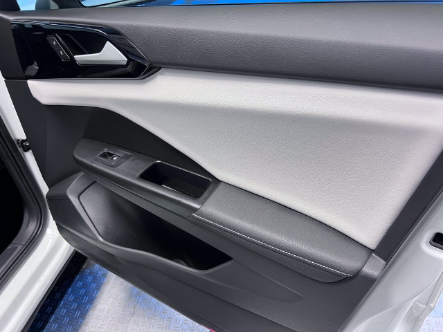 Certified 2025 Volkswagen Taos S FWD image 11
