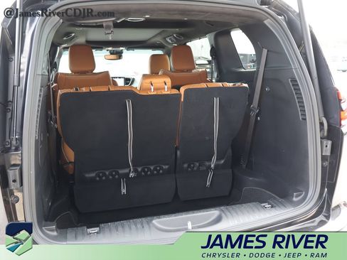 Used 2023 Chrysler Pacifica Pinnacle FWD image 15