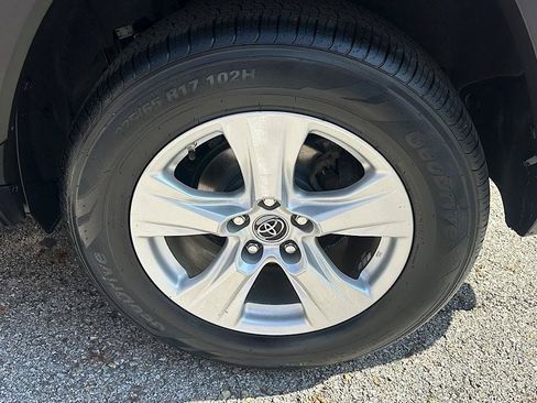 Certified 2019 Toyota RAV4 XLE w/ Convenience Package AWD/4WD image 26
