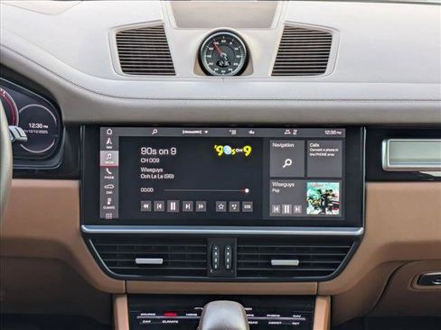 Used 2021 Porsche Cayenne Turbo image 15