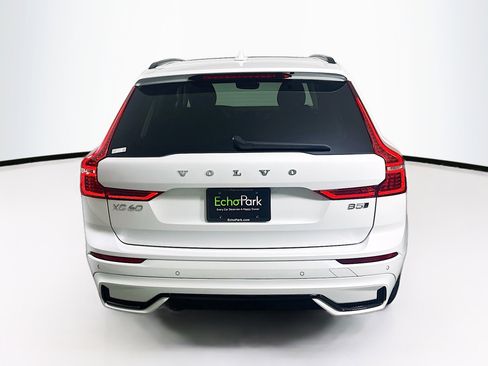 Used 2025 Volvo XC60 B5 Plus image 4