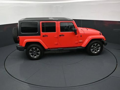 Used 2013 Jeep Wrangler Unlimited Sahara w/ Dual Top Group AWD/4WD image 18