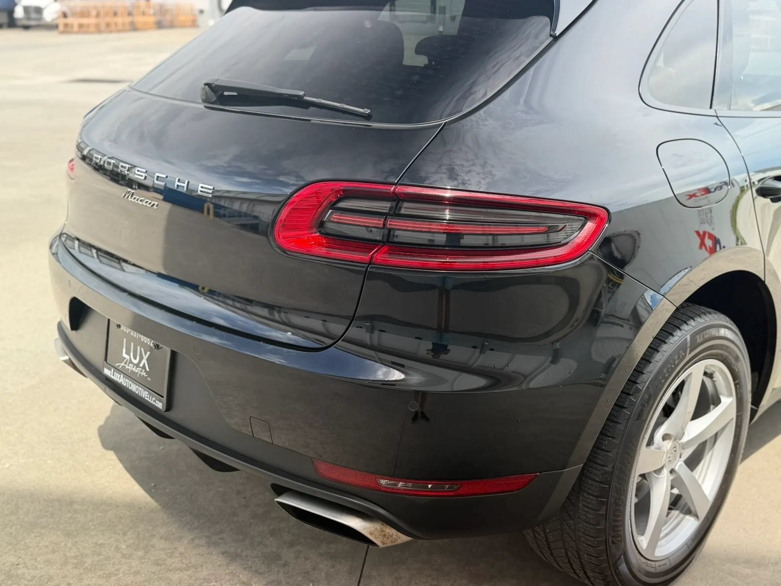 Used 2018 Porsche Macan Sport Edition AWD/4WD image 8