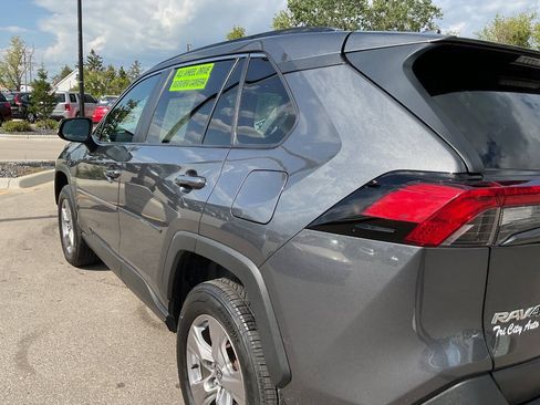 Used 2022 Toyota RAV4 XLE w/ Convenience Package AWD/4WD image 5