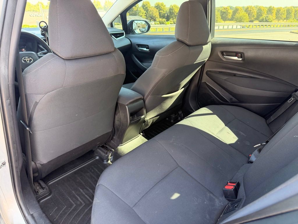 Used 2021 Toyota Corolla LE FWD image 27