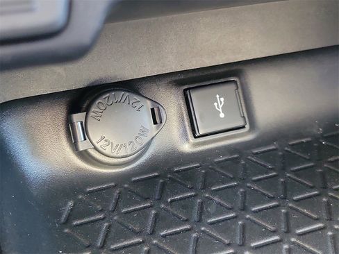 Used 2021 Toyota RAV4 LE image 28