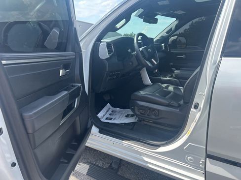 Used 2023 Toyota Sequoia Platinum image 10