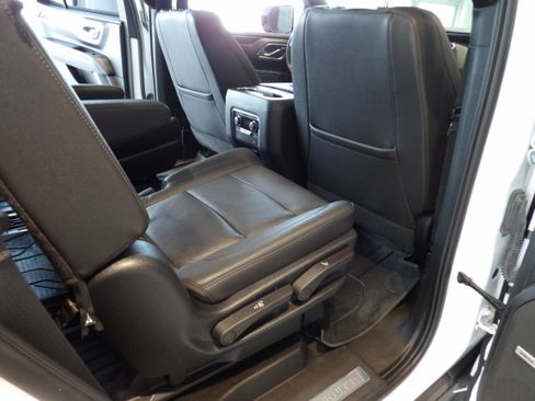 Used 2023 Chevrolet Tahoe Z71 w/ Luxury Package AWD/4WD image 24