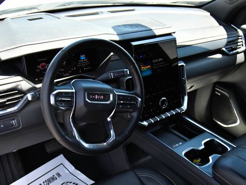 Used 2024 GMC Acadia Elevation FWD image 16