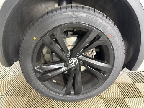 Used 2023 Volkswagen Tiguan SE R-Line FWD image 34