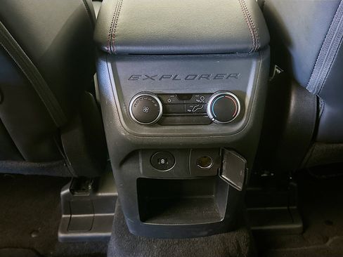 Used 2025 Ford Explorer ST-Line w/ ST-Line Street Pack AWD/4WD image 28