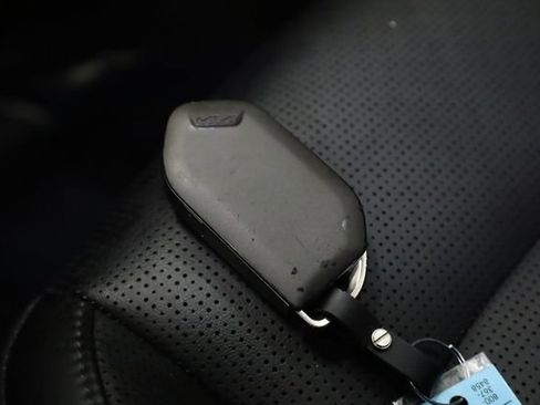 Used 2024 Kia Sorento S image 36