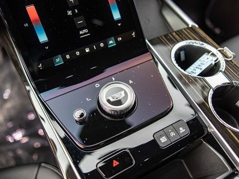 Used 2025 Cadillac Escalade Luxury image 32