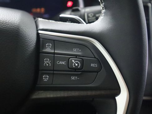 Used 2024 Jeep Grand Cherokee L Limited image 12