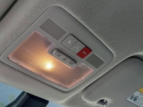 Used 2025 Hyundai Venue Limited FWD image 28