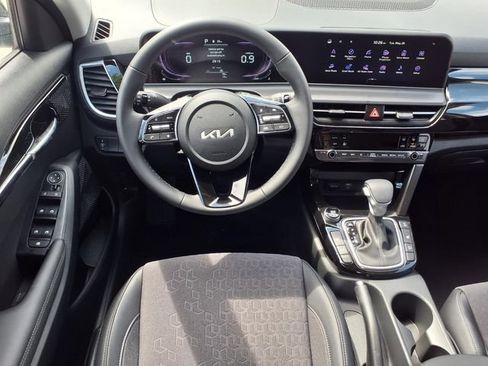 New 2026 Kia Seltos S AWD/4WD image 2