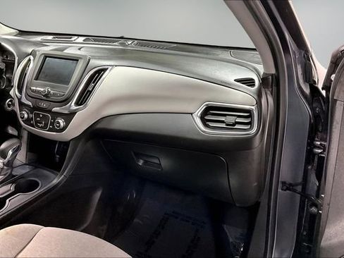 Used 2022 Chevrolet Equinox LS image 24