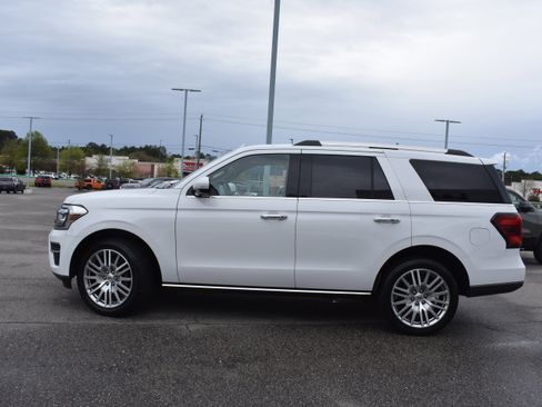 Used 2024 Ford Expedition Limited image 6