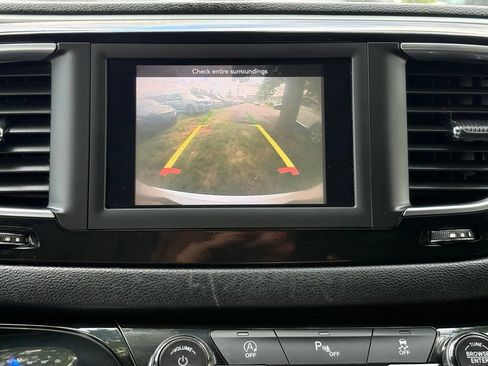 Used 2020 Chrysler Pacifica Touring w/ S Appearance Package FWD image 38