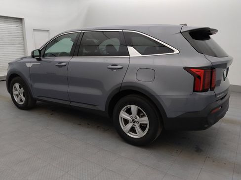 Used 2023 Kia Sorento LX image 3