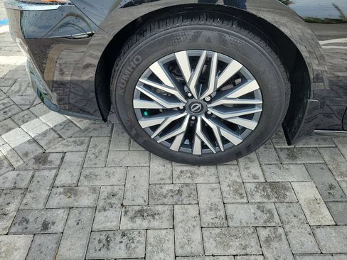 Used 2025 Nissan Altima 2.5 SV w/ SV Premium Package FWD image 12