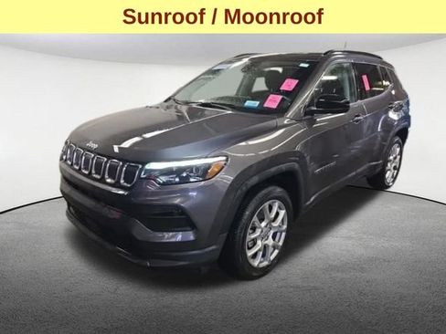 Used 2022 Jeep Compass Latitude w/ Sun and Sound Group AWD/4WD image 4
