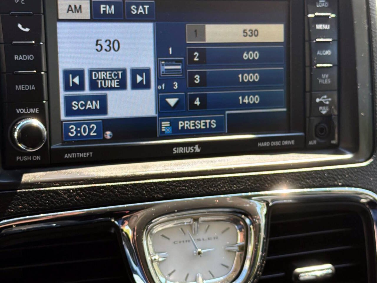 Used 2012 Chrysler Town & Country Touring w/ Entertainment Group #1 FWD image 15