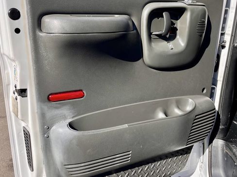 Used 2007 Chevrolet Kodiak C4500 2WD Regular Cab image 18