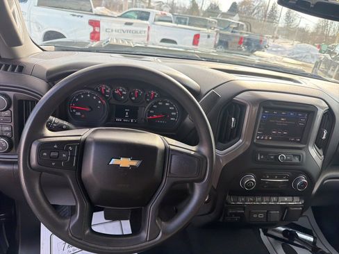 Used 2024 Chevrolet Silverado 2500 Custom w/ Custom Value Package image 2