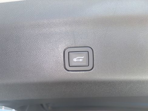 New 2025 Chevrolet Suburban Premier image 14