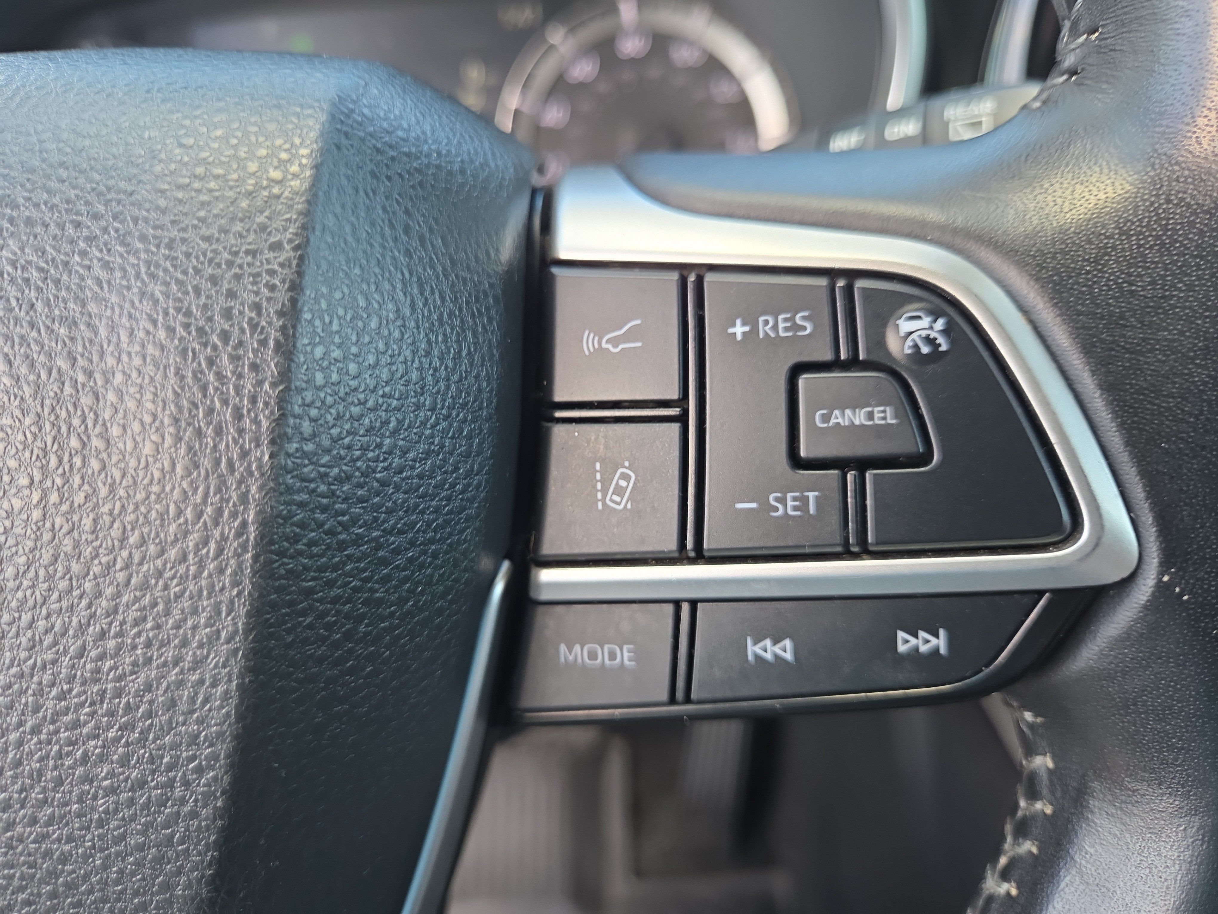 Used 2024 Toyota Highlander XLE AWD/4WD image 27
