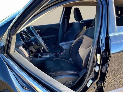 Used 2016 Jeep Cherokee Latitude w/ Comfort & Sound Group image 27