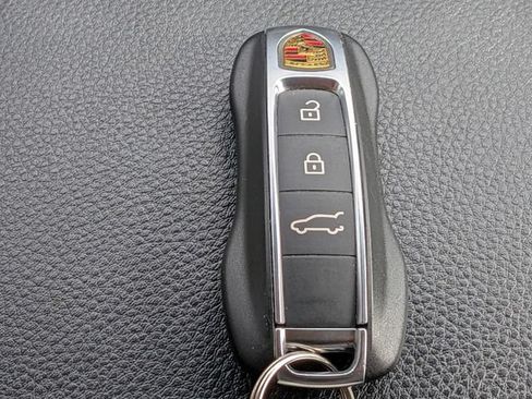 Used 2023 Porsche Cayenne Platinum Edition AWD/4WD image 31