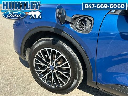 Used 2022 Ford Escape SEL w/ Class II Trailer Tow Package image 8