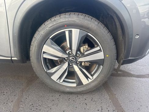 Used 2023 Nissan Rogue SL w/ SL Premium Package image 25