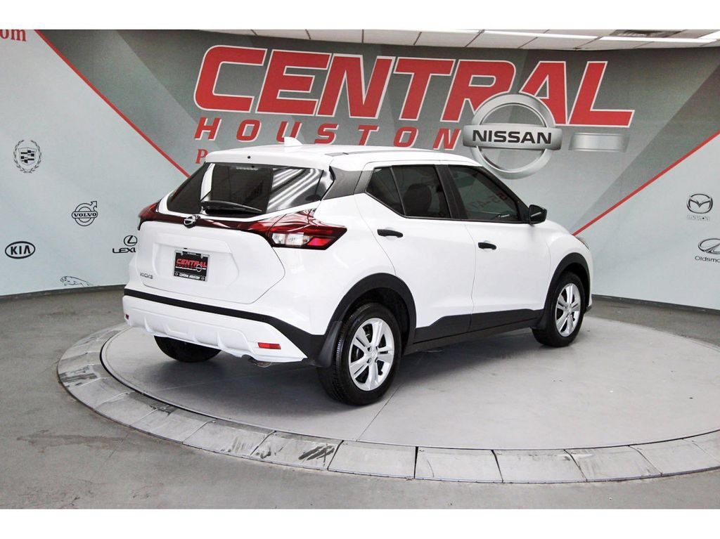 Used 2025 Nissan Kicks Play S FWD image 4