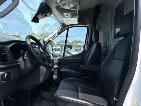 New 2026 Ford Transit 250 148 Medium Roof w/ Load Area Protection Package RWD image 10