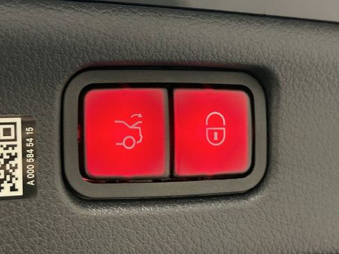 New 2025 Mercedes-Benz C 300 4MATIC Sedan image 21